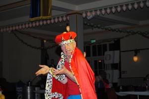 Der Ballermann der ist nicht weit, der König von Mallorca verbringt bei den Lädyknallern seine Zeit.