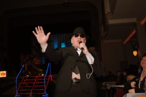 Die Blues Brothers sind auch zu Gast und singen ohne Rast.