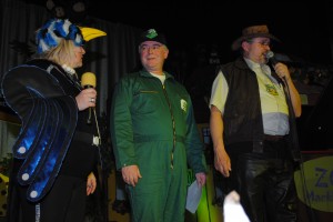 Unsre Bütt der Zoowärter spricht, in manche Politik er bringt helles Licht.