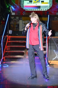 Auch dieser Herr bei Jung und Alt bekannt,
Howard Carpendale genannt.