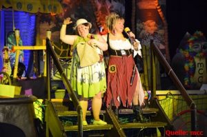 Traudl und Conny beiden singen und damit unsere Hitparade anstimmen.
